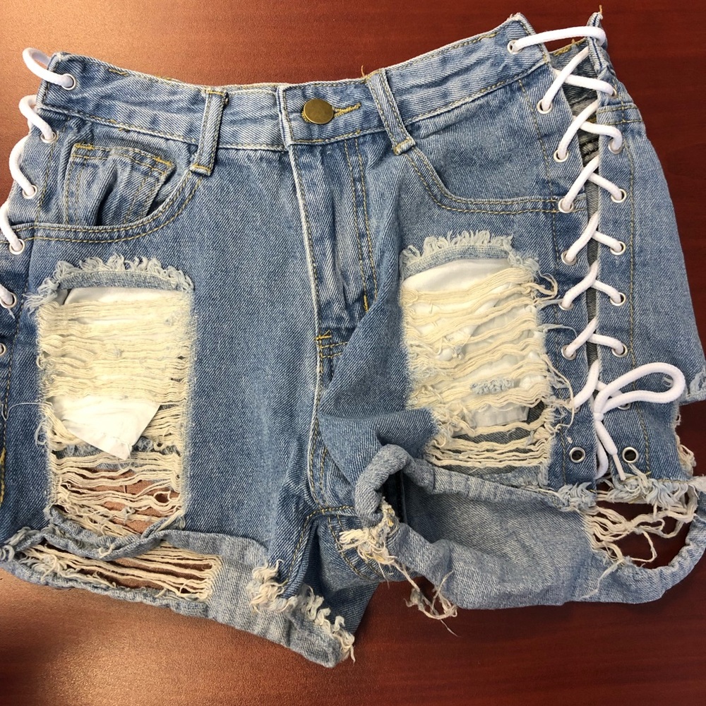 NWOT JEAN SHORTS LACE UP SIDES SIZE SMALL